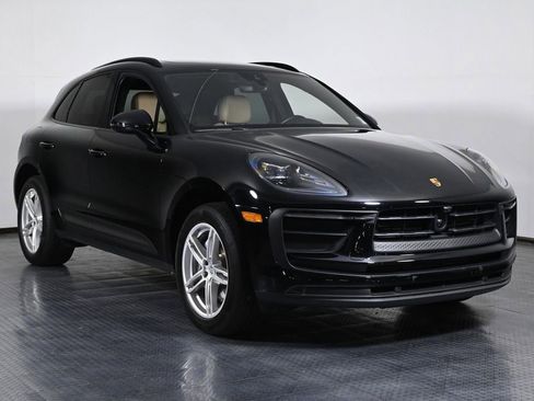 Certified 2024 Porsche Macan AWD/4WD image 9