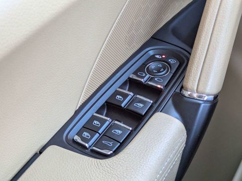 Used 2018 Porsche Cayenne image 27