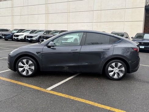 Used 2024 Tesla Model Y Long Range image 4