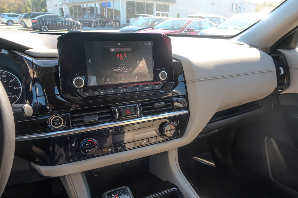 Used 2022 Nissan Pathfinder SV AWD/4WD image 32