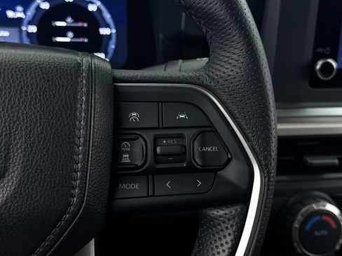 Used 2025 Toyota Tacoma TRD Off-Road AWD/4WD image 33