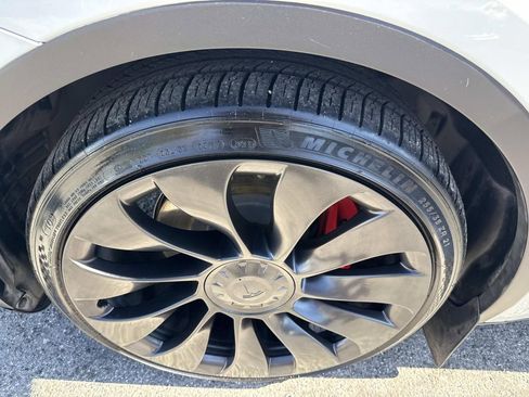 Used 2022 Tesla Model Y Performance image 12