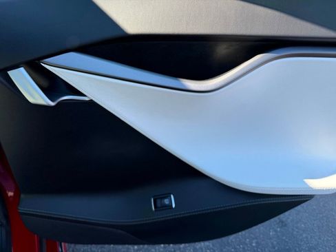 Used 2020 Tesla Model S AWD image 29