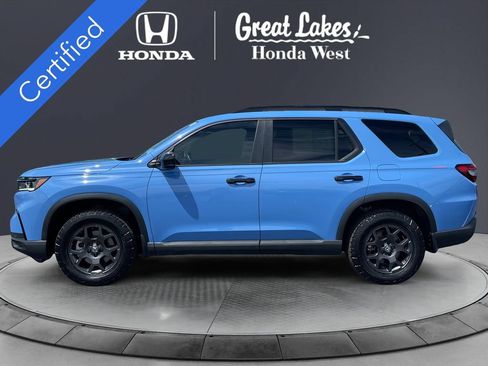 Used 2025 Honda Pilot TrailSport image 2