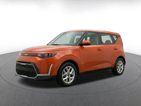 Used 2025 Kia Soul LX w/ LX Technology Package FWD image 3