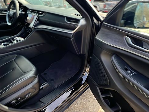 Certified 2024 Jeep Grand Cherokee Limited image 20