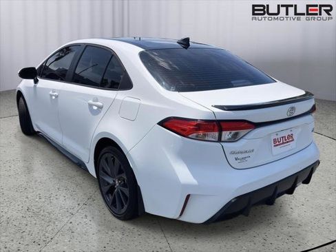Certified 2025 Toyota Corolla SE w/ Convenience Package FWD image 3