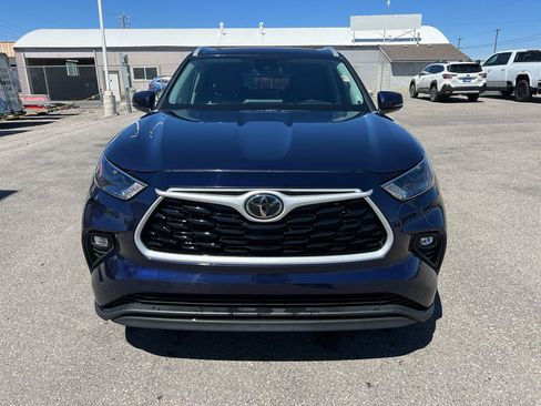 Used 2023 Toyota Highlander XLE AWD/4WD image 11