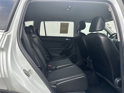 Used 2022 Volkswagen Tiguan SE image 20