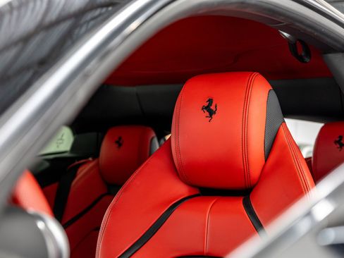 Used 2018 Ferrari GTC4Lusso T image 55