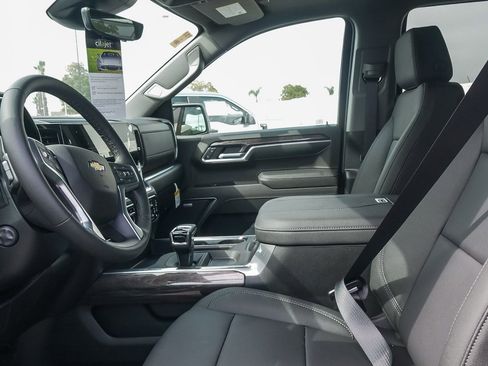 New 2026 Chevrolet Silverado 1500 LTZ w/ LTZ Premium Package AWD/4WD image 16