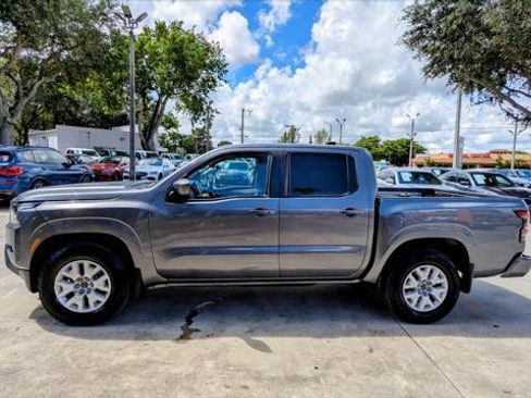 Used 2022 Nissan Frontier SV image 3