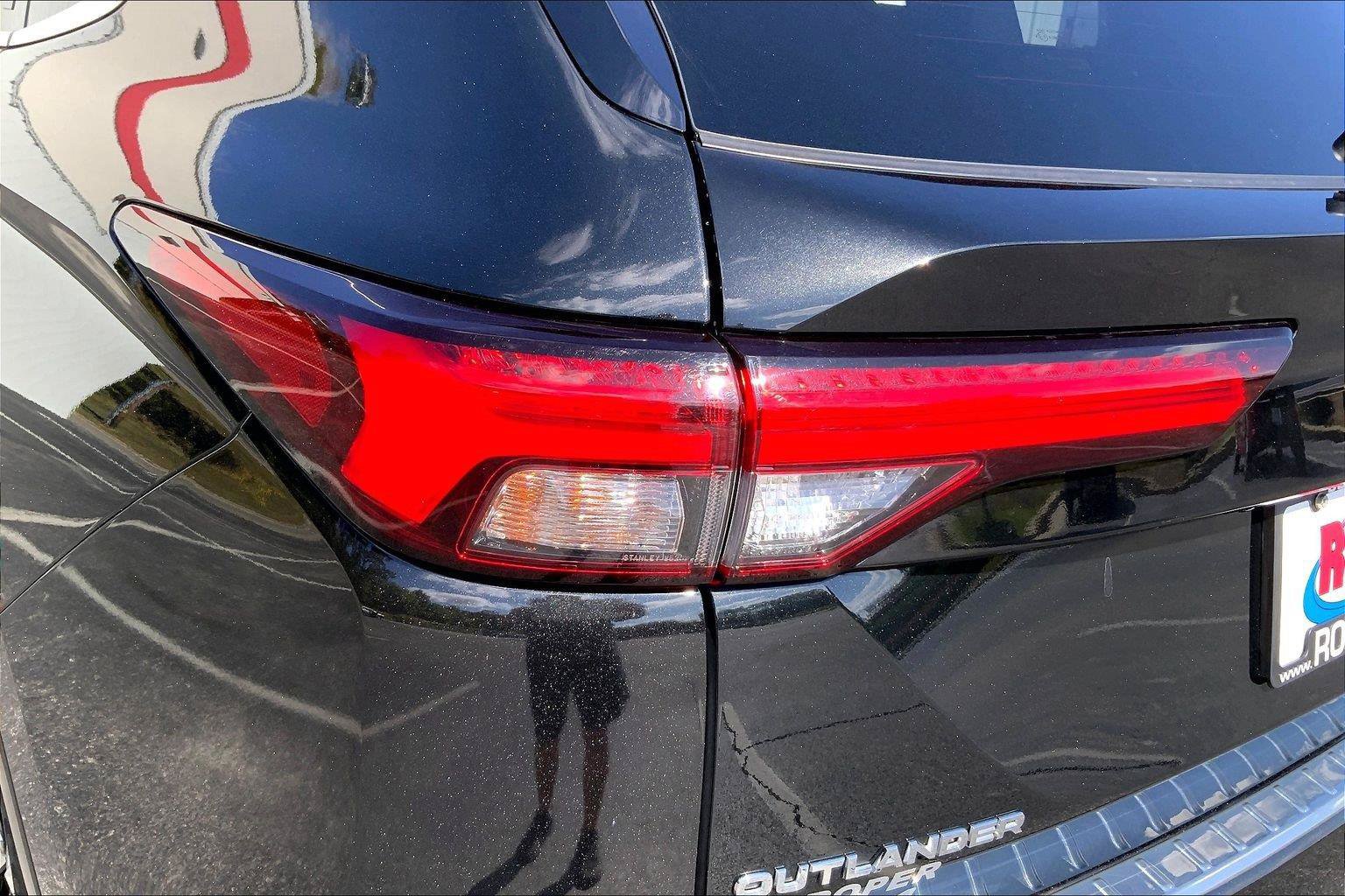 Used 2023 Mitsubishi Outlander SEL 40th Anniversary AWD/4WD image 28