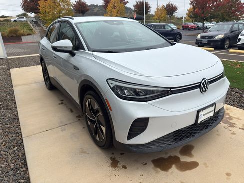 Used 2021 Volkswagen ID.4 Pro image 3