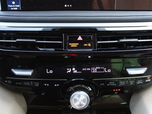 Used 2025 Acura MDX FWD image 25