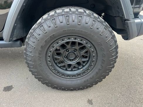 Used 2020 Jeep Wrangler Unlimited Rubicon w/ Dual Top Group AWD/4WD image 9