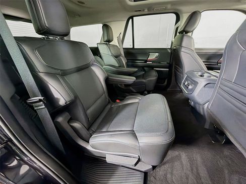 Used 2025 Ford Expedition Platinum AWD/4WD image 30