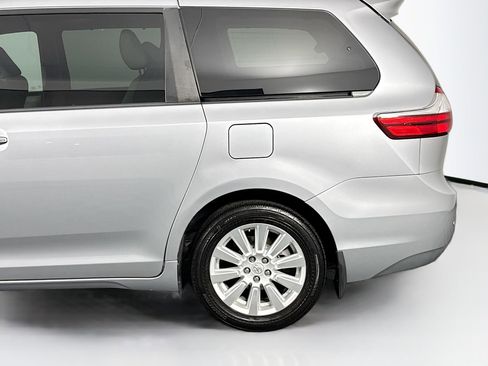 Used 2017 Toyota Sienna Limited Premium image 43