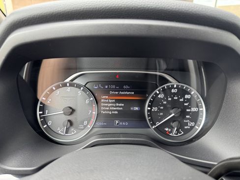 Used 2024 Nissan Titan SV w/ SV Convenience Package image 24