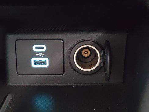 Used 2022 Ford Escape SE w/ SE Sport Appearance Package image 21