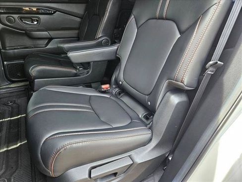 Used 2025 Honda Pilot TrailSport image 17