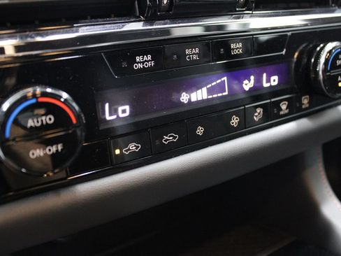 Used 2025 Nissan Pathfinder Rock Creek AWD/4WD image 32