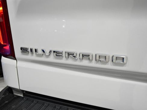 Used 2022 Chevrolet Silverado 1500 LTZ w/ LTZ Premium Package AWD/4WD image 9