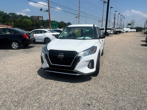 Used 2024 Nissan Kicks S FWD image 4