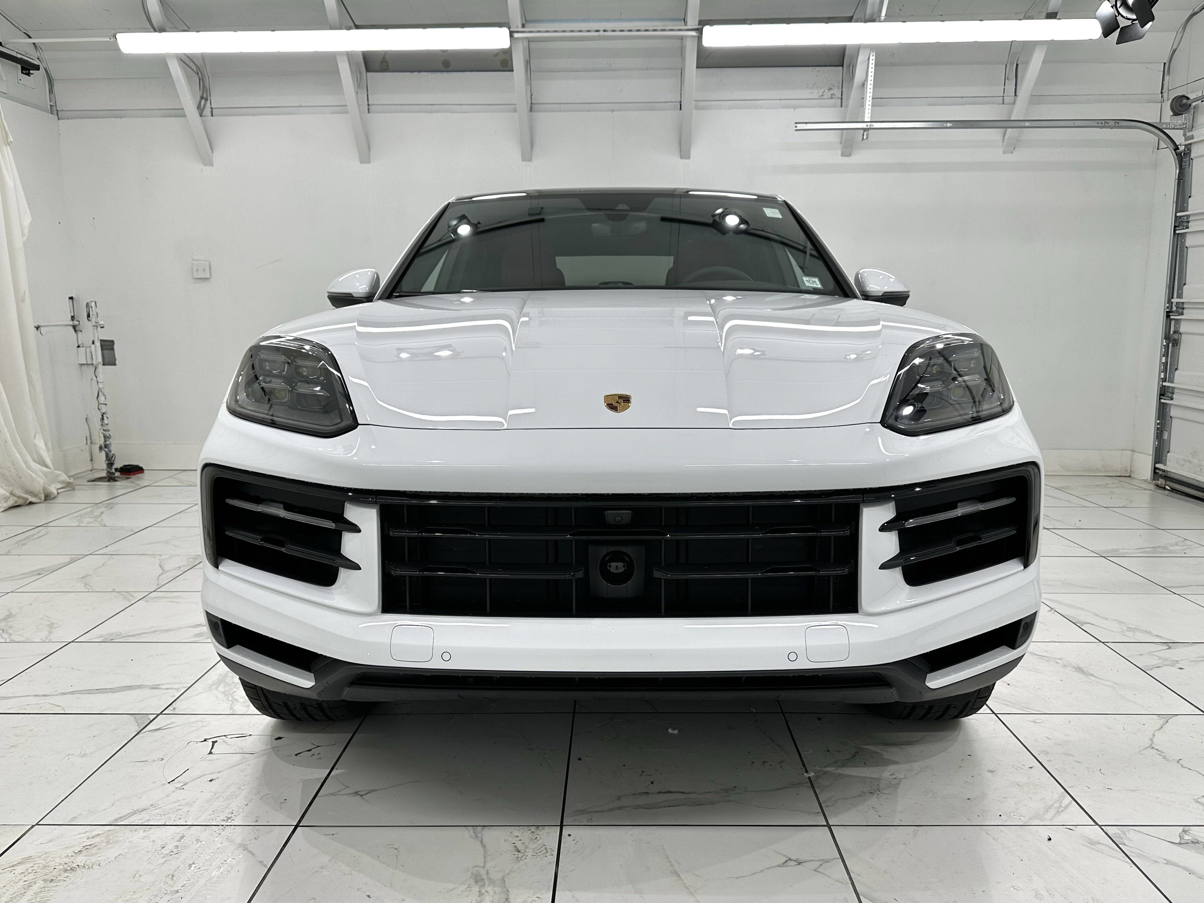 Used 2025 Porsche Cayenne E-Hybrid Coupe AWD/4WD image 9