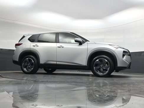 Used 2025 Nissan Rogue SV FWD image 33