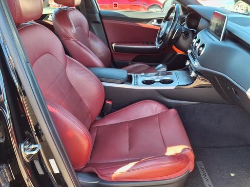Used 2018 Kia Stinger GT2 image 13