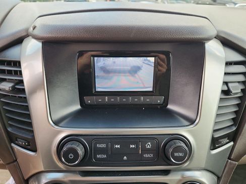 Used 2015 Chevrolet Suburban LS RWD image 19