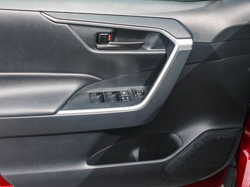 Certified 2019 Toyota RAV4 LE w/ All Weather Liner Package image 21