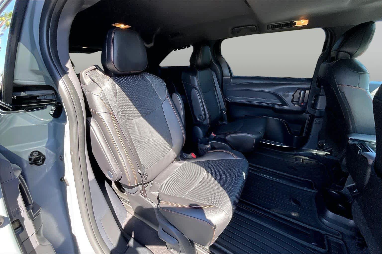 Used 2024 Toyota Sienna XSE w/ XSE Premium Package FWD image 19