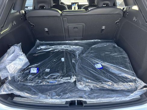 New 2026 Volvo XC60 T8 Ultra w/ Protection Package Premier AWD/4WD image 9