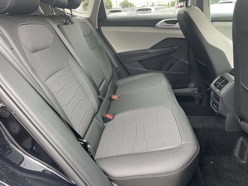 New 2026 Volkswagen Taos SE FWD image 11