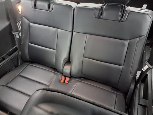 Used 2022 Ford Explorer XLT w/ Equipment Group 202A image 8