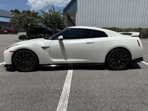 Used 2020 Nissan GT-R Premium AWD/4WD image 3