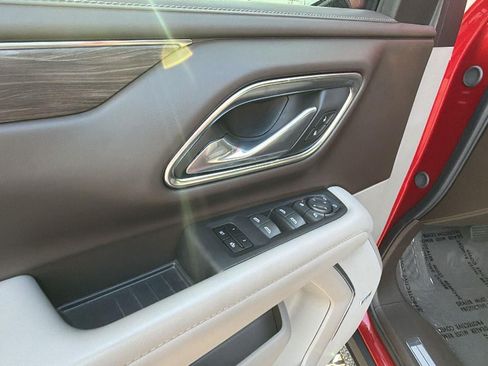 Used 2024 Chevrolet Tahoe Z71 w/ Z71 Off-Road Package AWD/4WD image 16