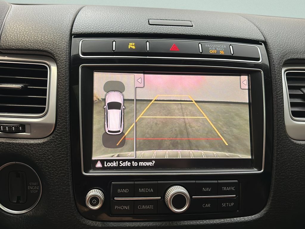 Used 2015 Volkswagen Touareg VR6 AWD/4WD image 32