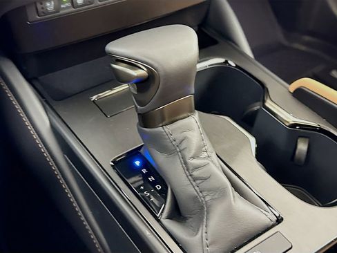 Used 2025 Lexus ES 350 w/ Premium Package FWD image 17