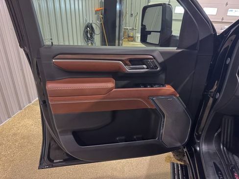 Used 2025 GMC Sierra 3500 Denali Ultimate image 9