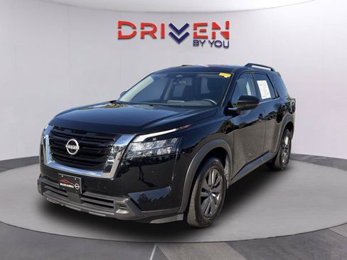 Used 2024 Nissan Pathfinder SV AWD/4WD image 7
