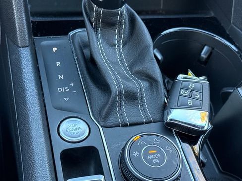 Used 2023 Volkswagen Atlas Cross Sport SE w/ Panoramic Sunroof Package image 16