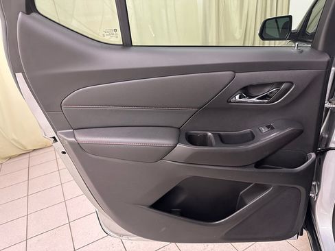 Used 2022 Chevrolet Traverse RS image 37