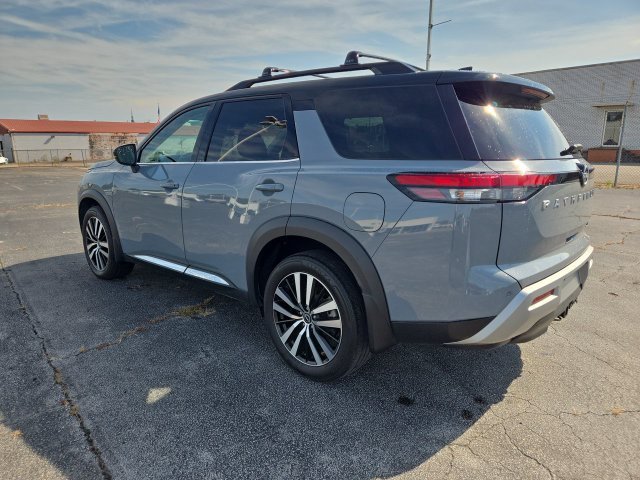 Used 2023 Nissan Pathfinder Platinum AWD/4WD image 6