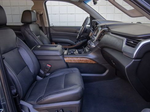 Used 2020 Chevrolet Tahoe Premier AWD/4WD image 25