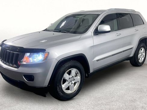 Used 2011 Jeep Grand Cherokee Laredo AWD/4WD image 14