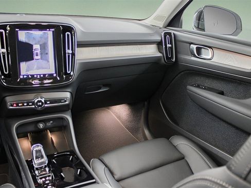New 2025 Volvo XC40 B5 Plus image 24