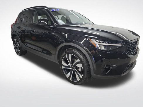 Used 2023 Volvo XC40 B5 Ultimate w/ Protection Package Premier AWD/4WD image 8